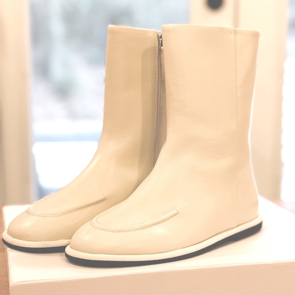 Flat white boot. New in packaging. Size 38.